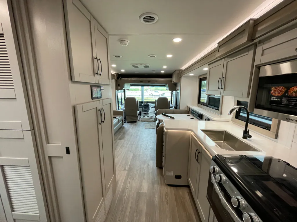 2027 Entegra Coach Vision XL 36C, Photos photo 2