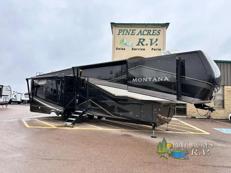 2025 Keystone Montana 3781RL - Photo 3