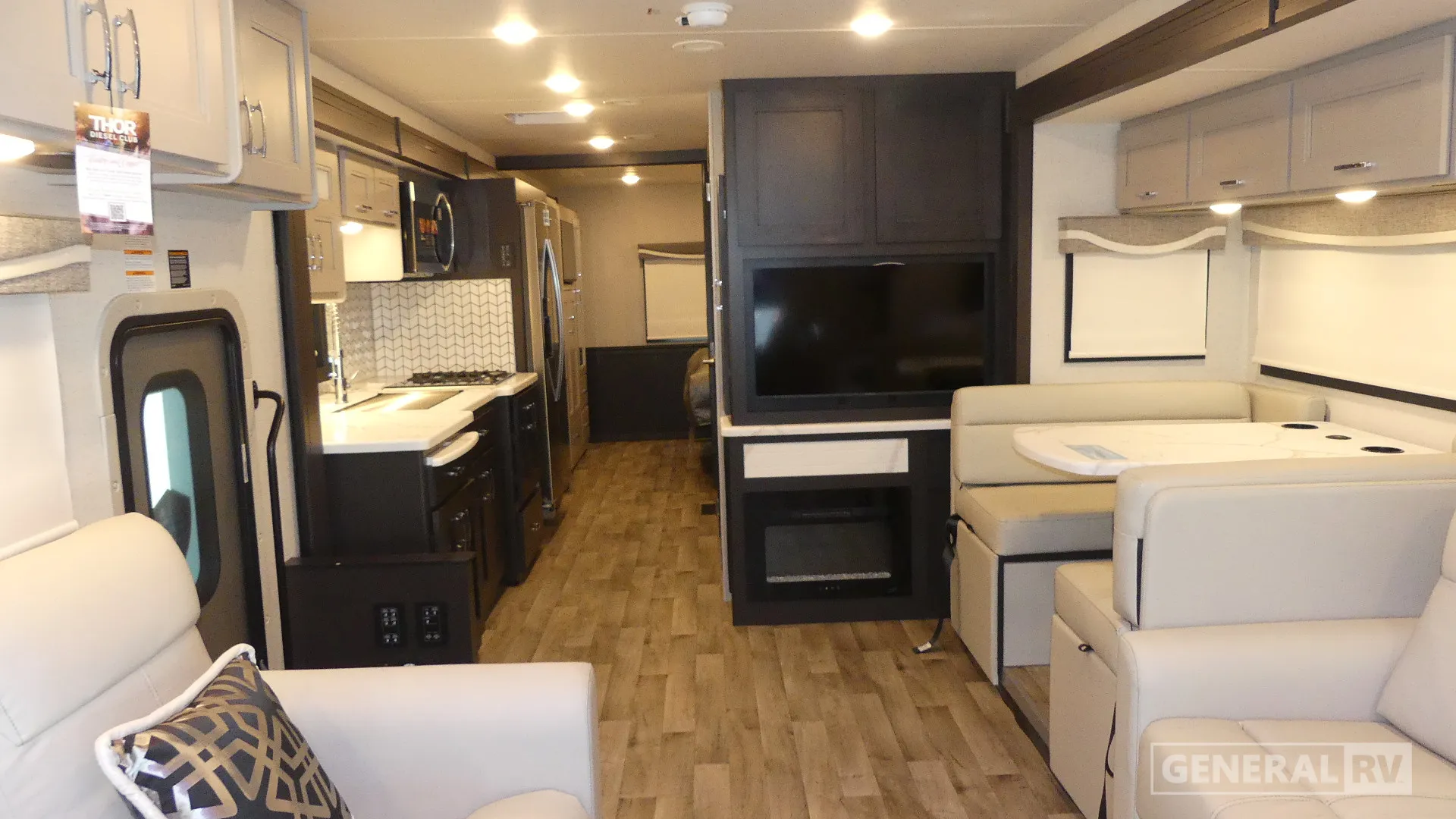 2026 Thor Motor Coach Pasadena 38FX - Photo 3