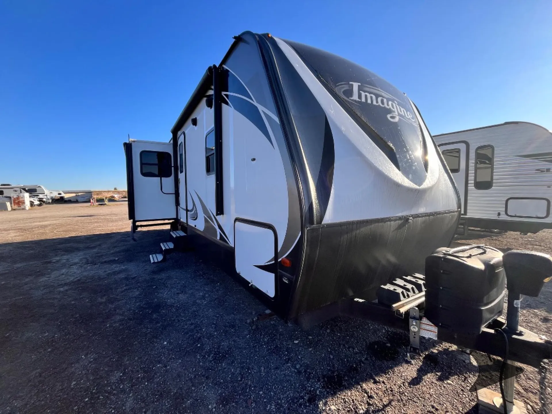 2018 Grand Design Imagine 2970RL - Photo 2