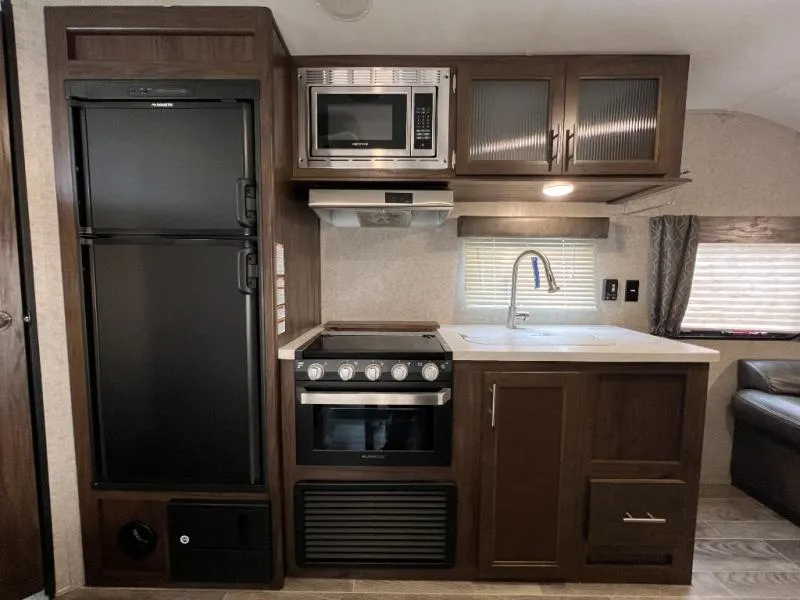 2019 Forest River RV Cherokee Grey Wolf 17BHSE - Photo 3