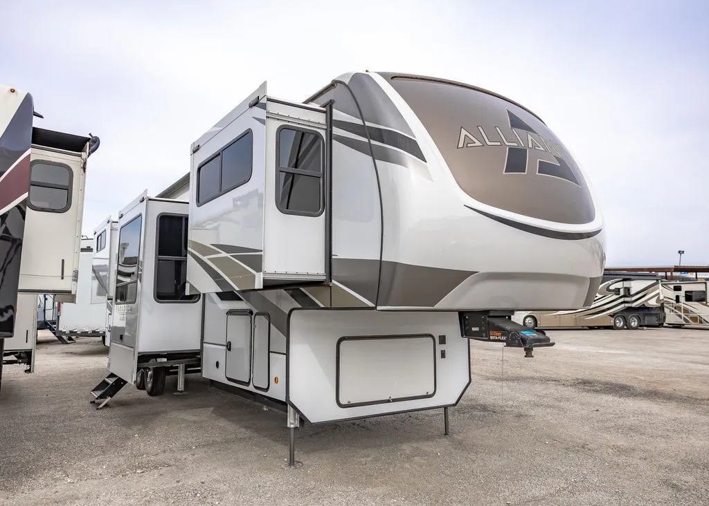 2022 Alliance RV Paradigm 385FL - Photo 3