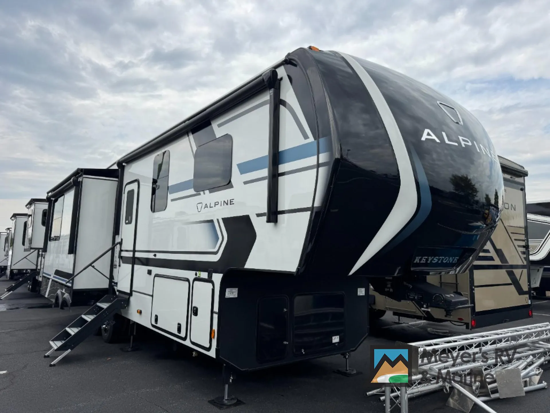 2026 Keystone Alpine 3100RE - Photo 2
