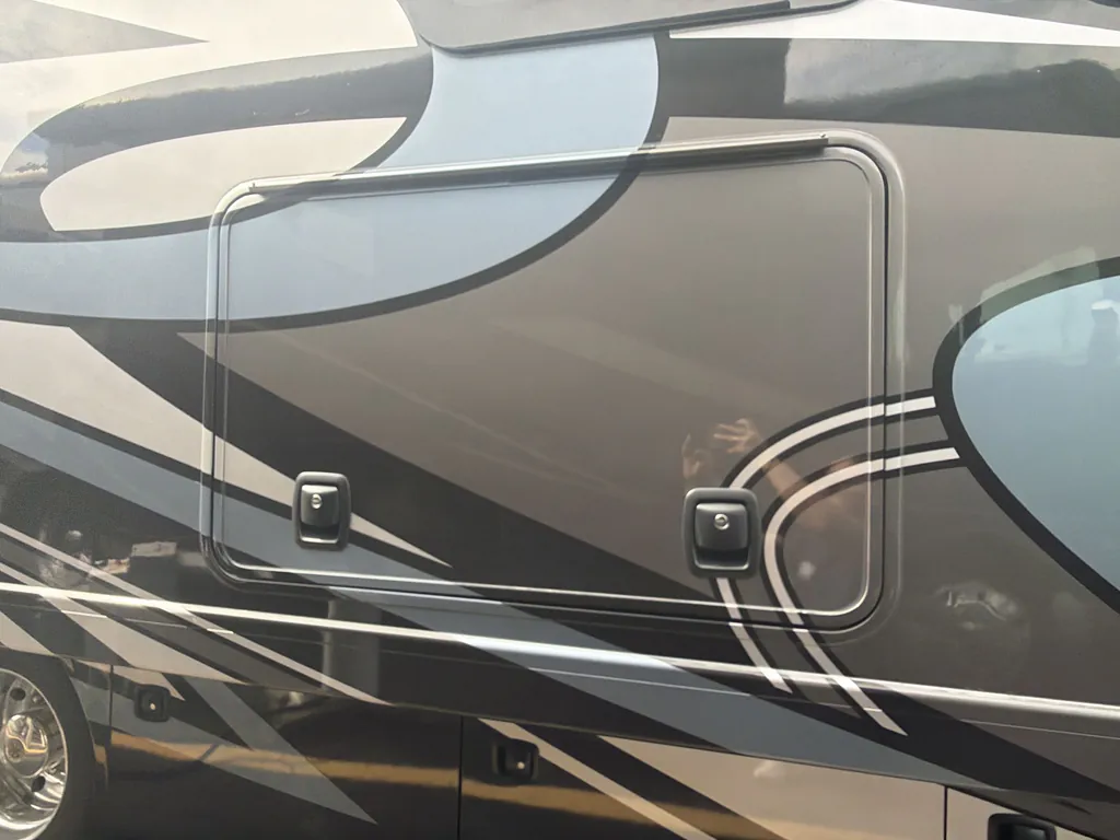 2021 Thor Motor Coach Challenger 35MQ, Photos photo 21