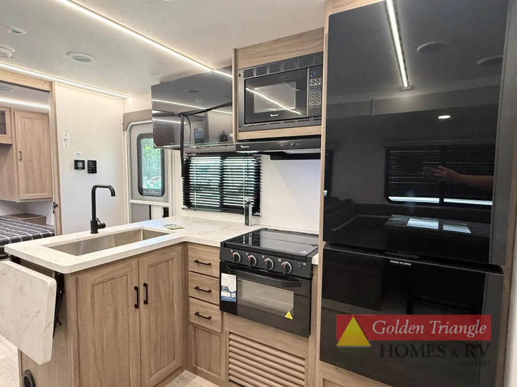 2026 Coachmen Freedom Express Select 30SE, Photos photo 13