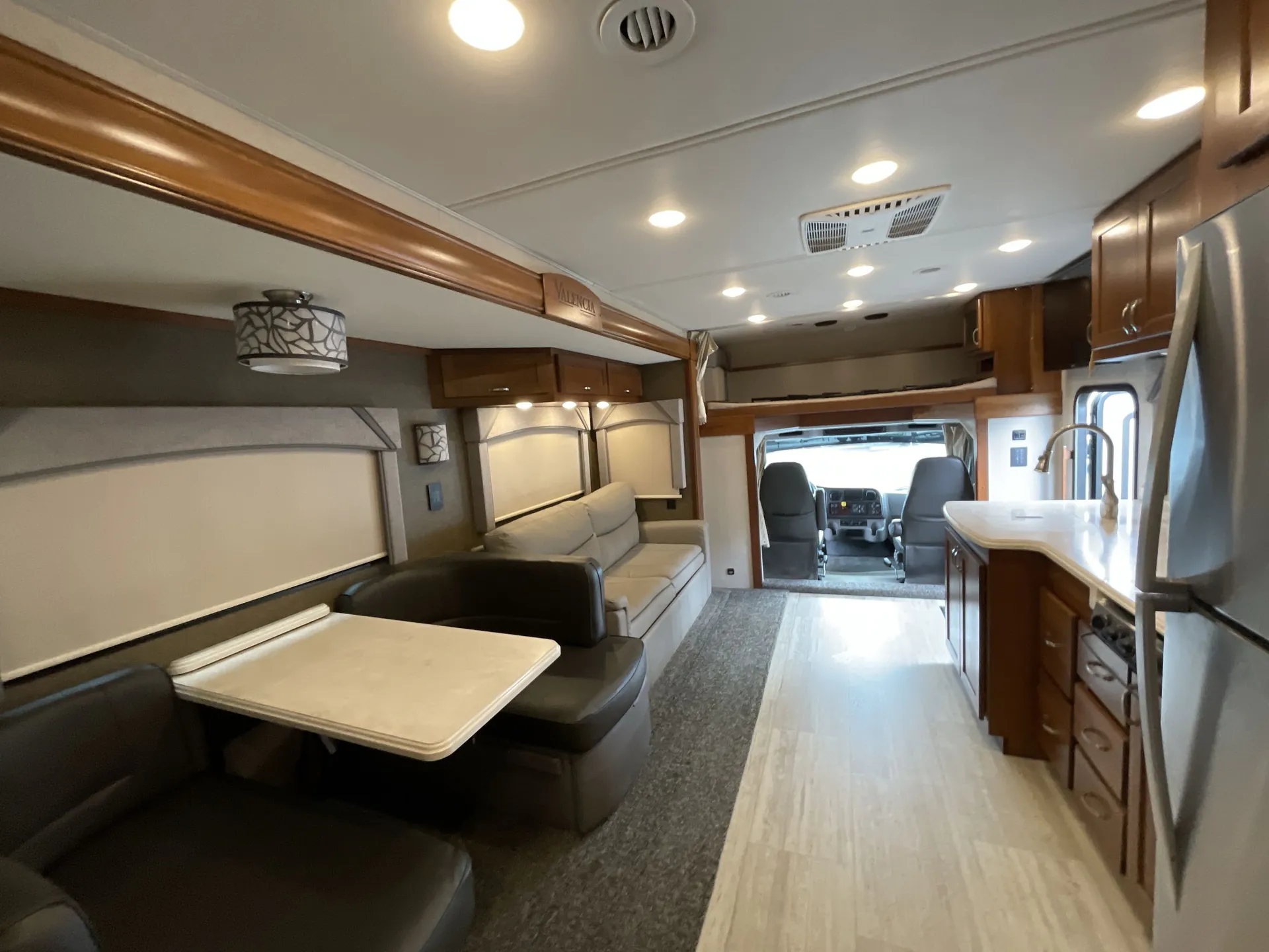 2019 renegade Valencia 38RW — living area main