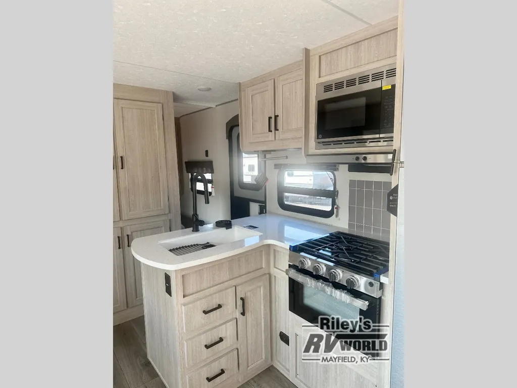 2026 Coachmen Catalina Legacy Edition 273DBHCK, Photos photo 18