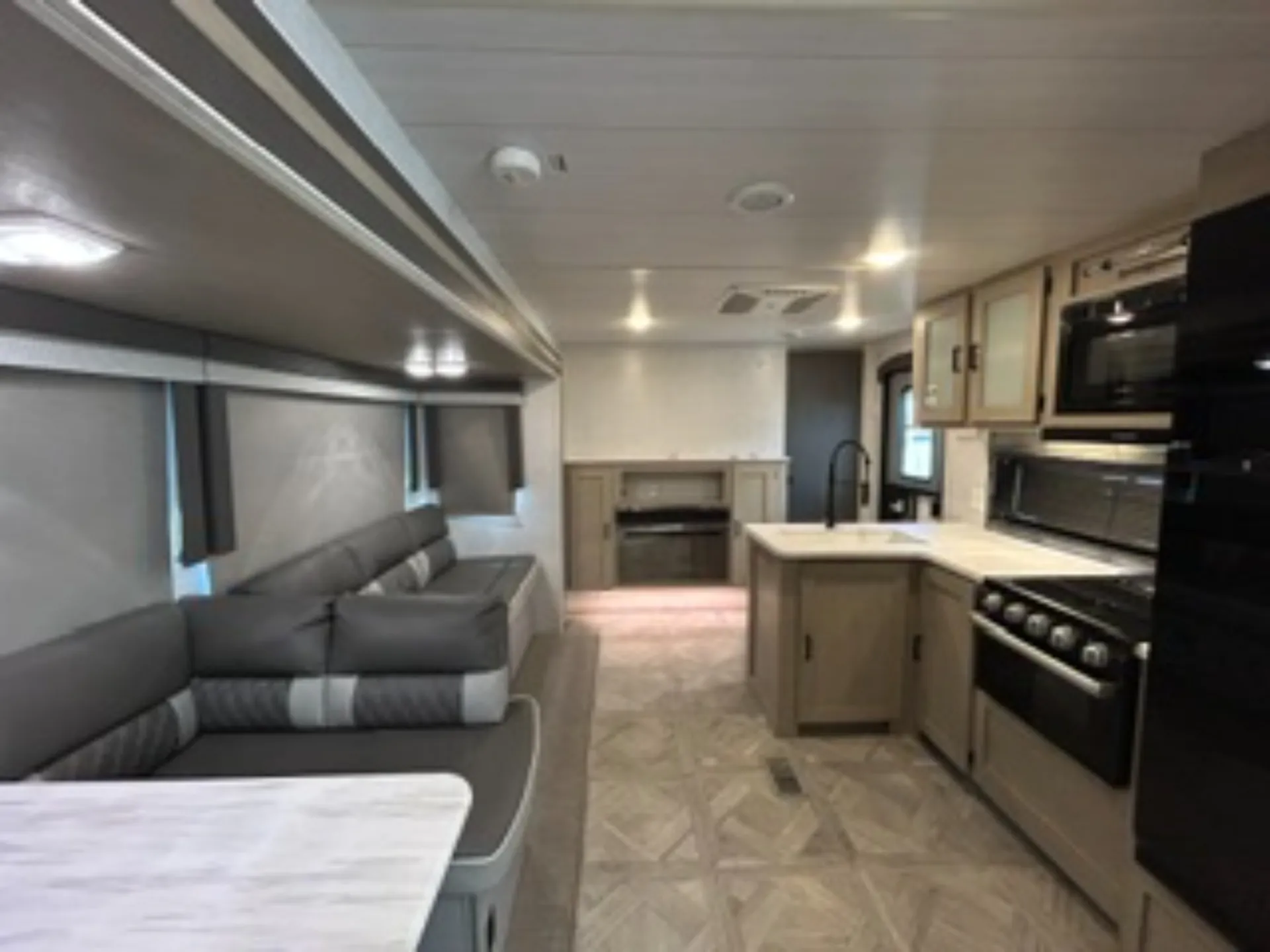 2023 Forest River Wildwood 33TS — Photo 5