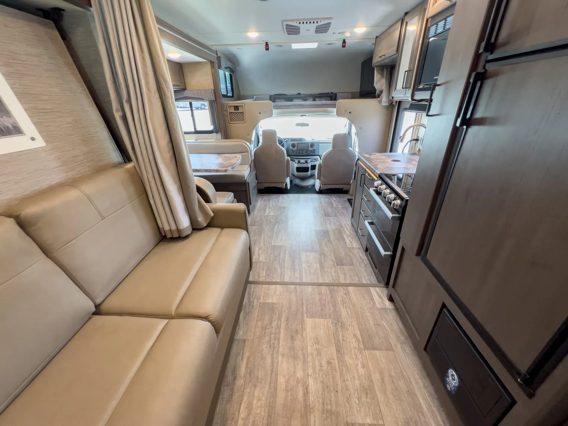 2023 Thor Motor Coach Chateau 25M - Photo 4