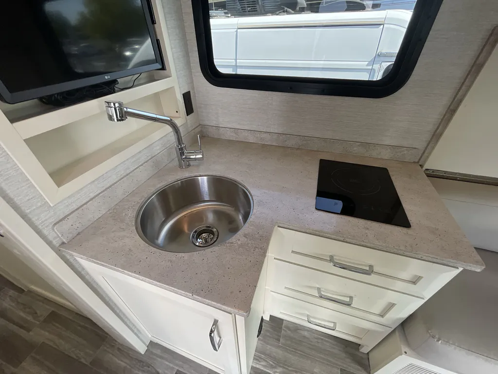 2024 Tiffin Wayfarer 25 RLW, Photos photo 11