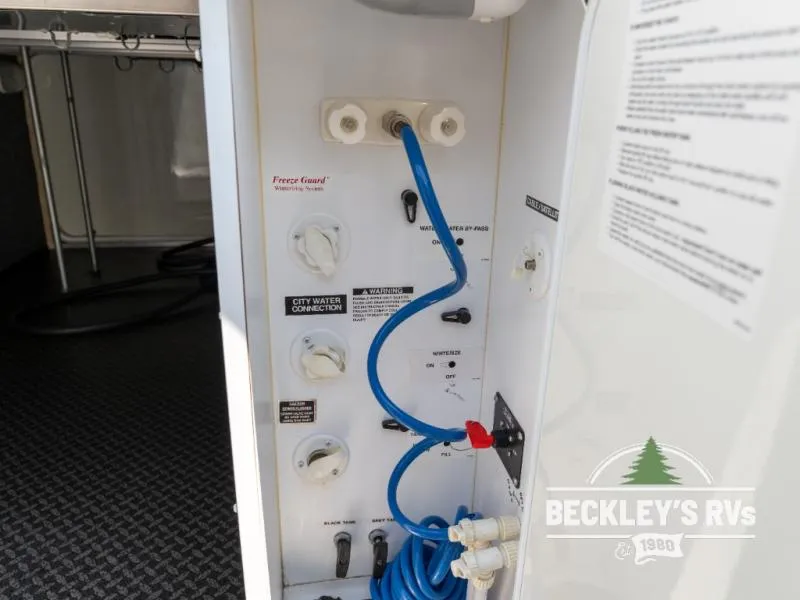2010 Keystone RV Montana Used    3465 SA - Photo 3