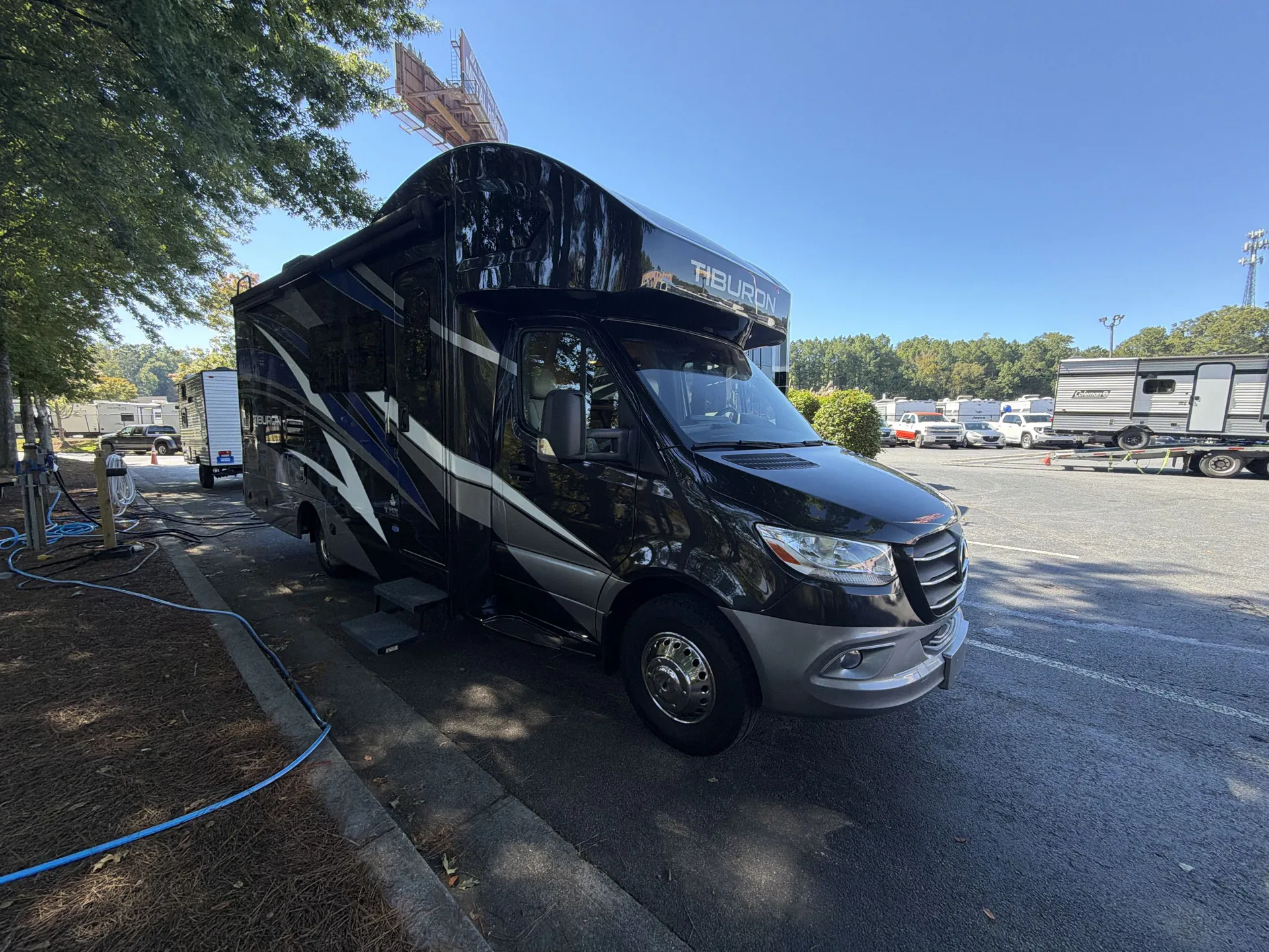 2021 Thor Motor Coach Tiburon 24FB - Photo 2