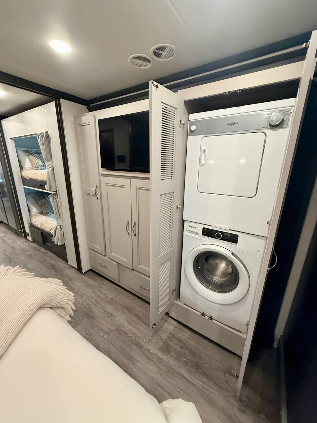 2024 Thor Motor Coach Riviera 39BH, Photos photo 19