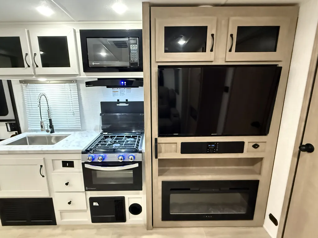 2025 Forest River Solaire 2420RBS, Photos photo 19