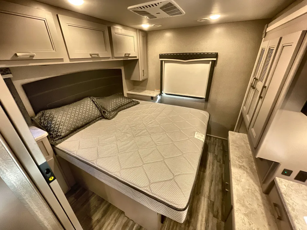 2024 Thor Motor Coach Magnitude RS36, Photos photo 15