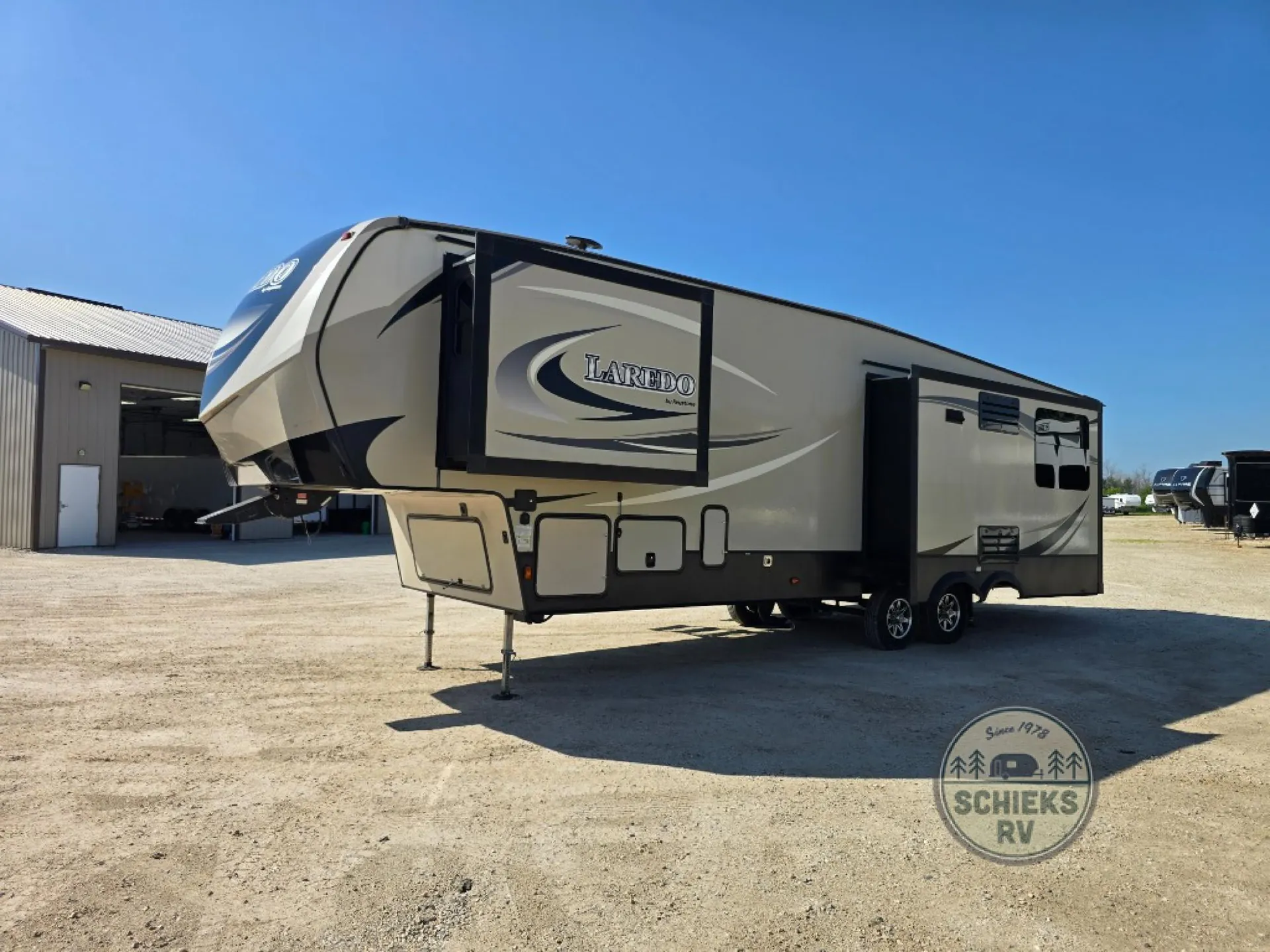 2018 Keystone Laredo 325RL - Photo 3