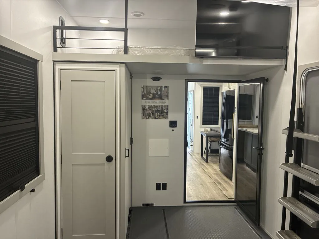 2026 Brinkley Model G 3950, Photos photo 14