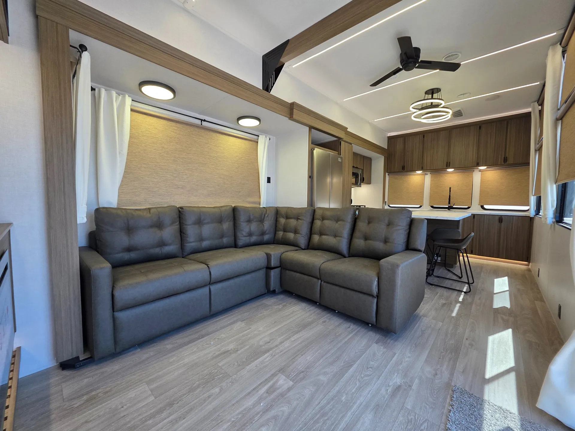 2026 Forest River Salem Villa 40FKP dealer photo 5 from Zoomers RV