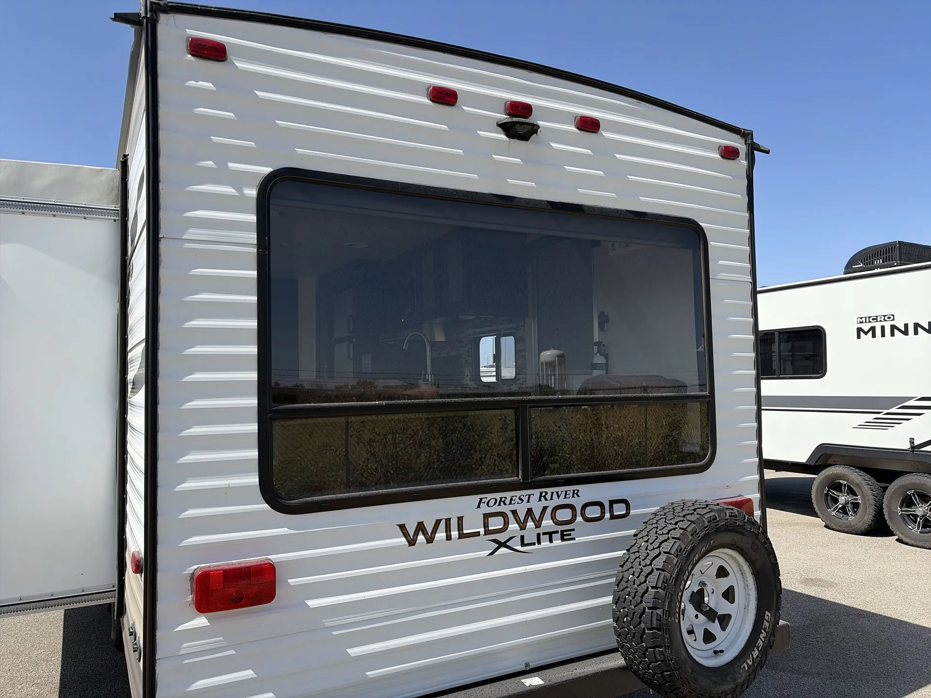 2018 Forest River Wildwood X-Lite 254RLXL — backside