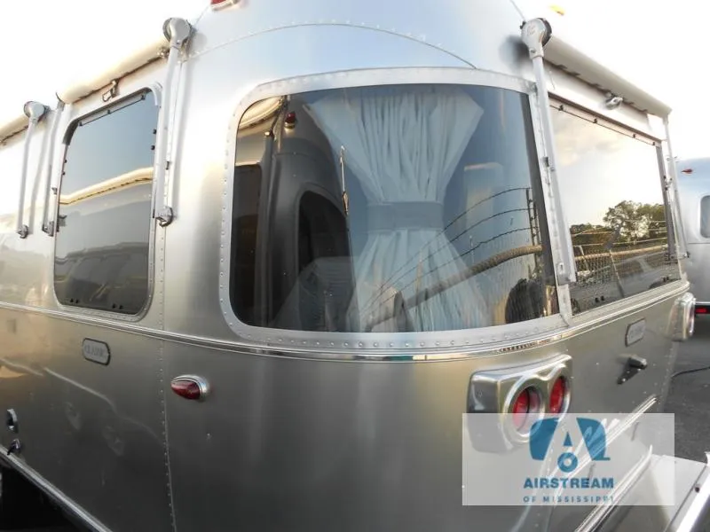 2026 Airstream Classic 30RB - Photo 4