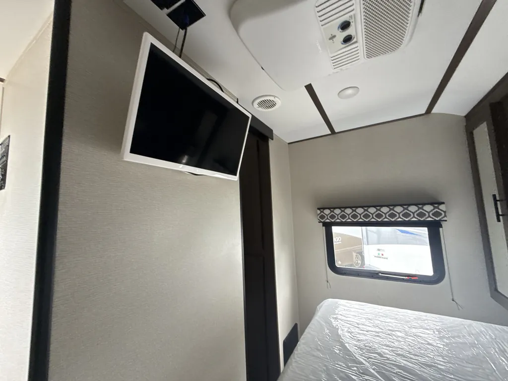 2020 Prime Time LaCrosse 3380IB, Photos photo 16
