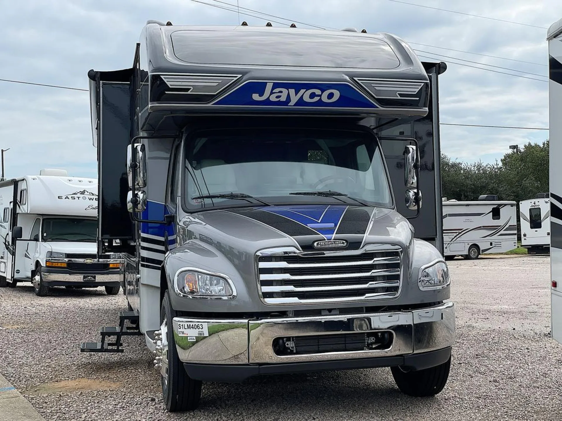 2025 Jayco Seneca Prestige 37M - Photo 4