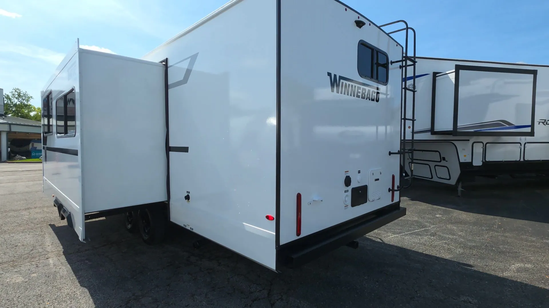 2026 Winnebago Thrive 28BHS - Photo 3