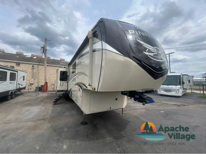 2022 Jayco Pinnacle 36FBTS - Photo 2
