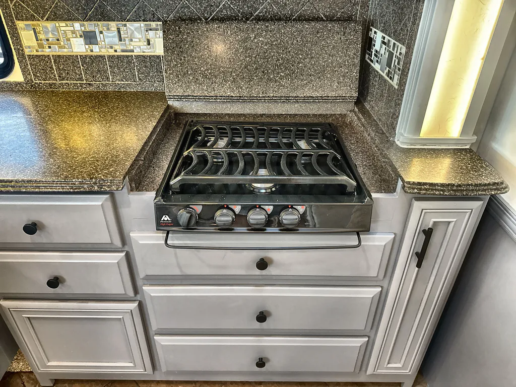 2015 Newmar Canyon Star 3914, Photos photo 10