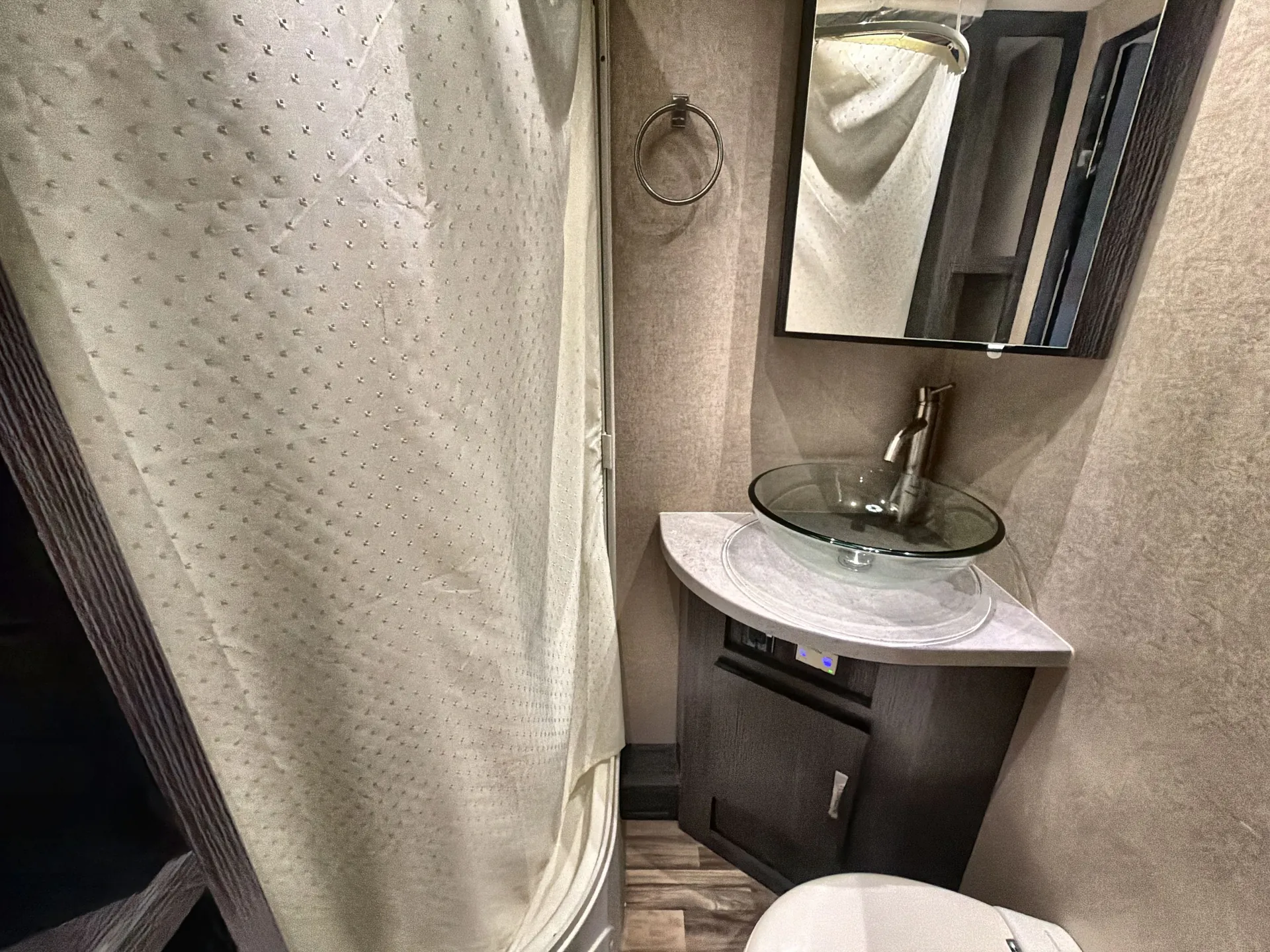 2017 dynamax Isata 3 24RW — living area main