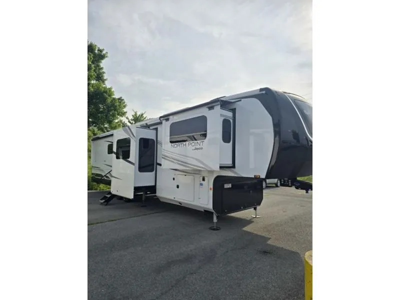 2026 Jayco North Point 382FLRB - Photo 2