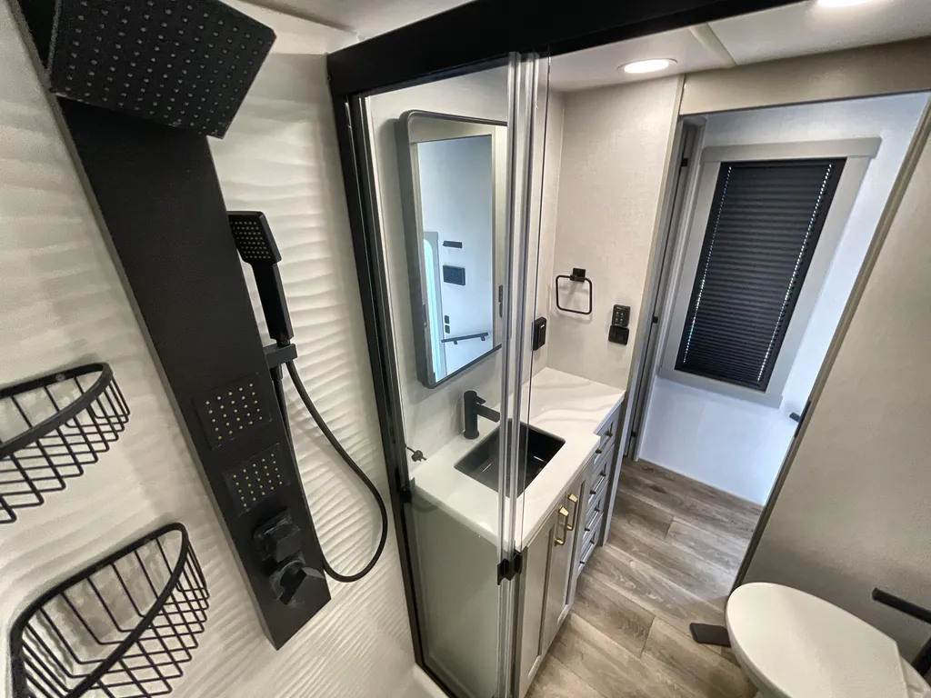 2024 Brinkley Model G 4000, Photos photo 16