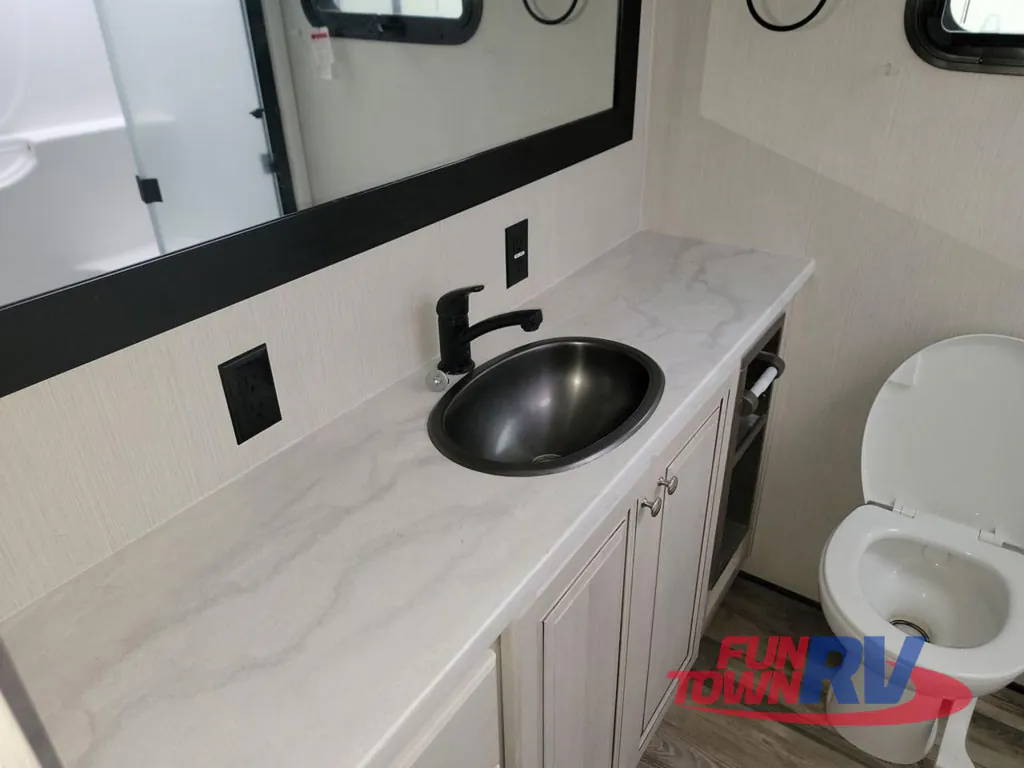 2023 Forest River Cardinal Luxury 380RLX, Photos photo 41