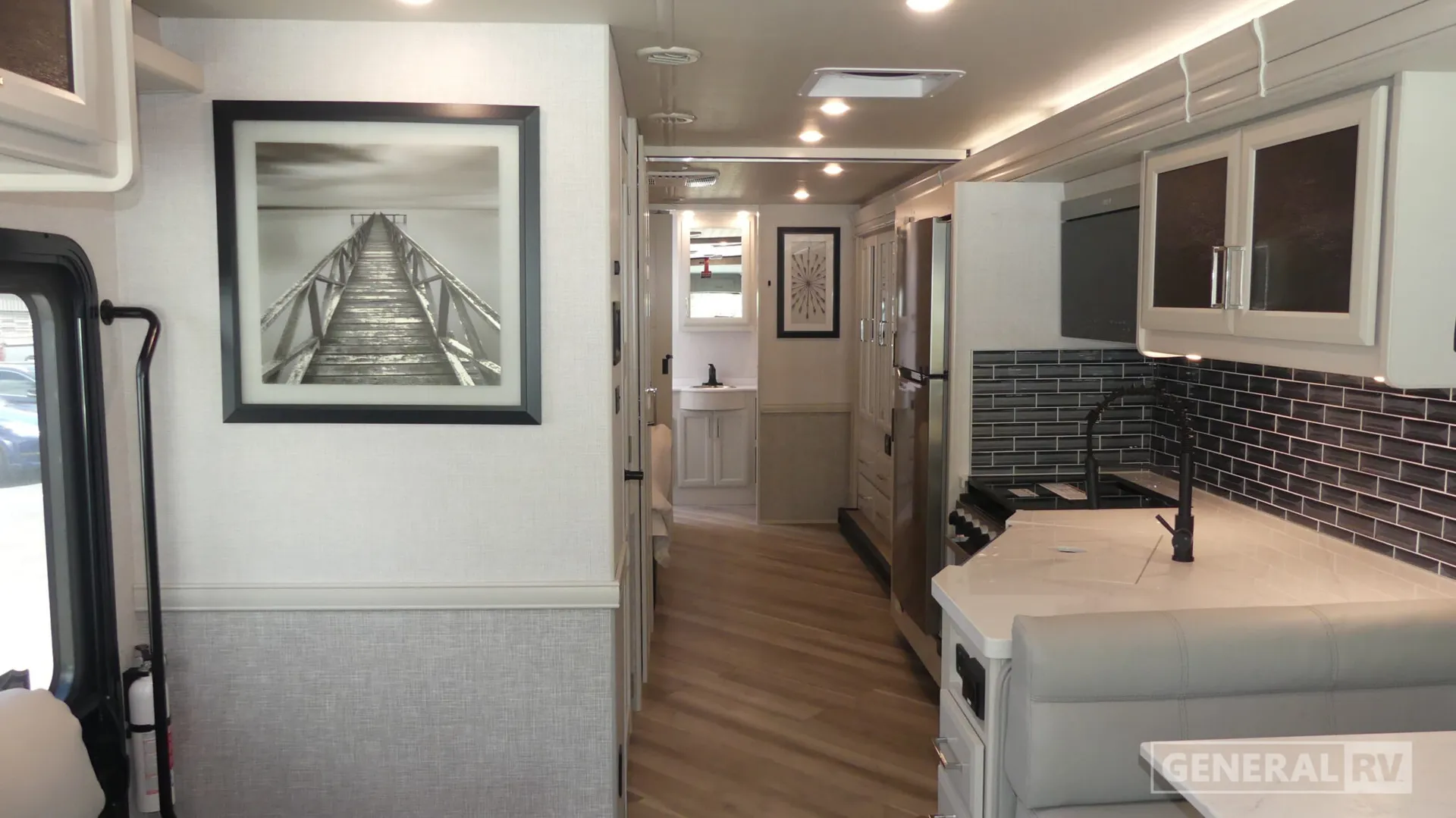 2026 Holiday Rambler Invicta 33HB - Photo 3