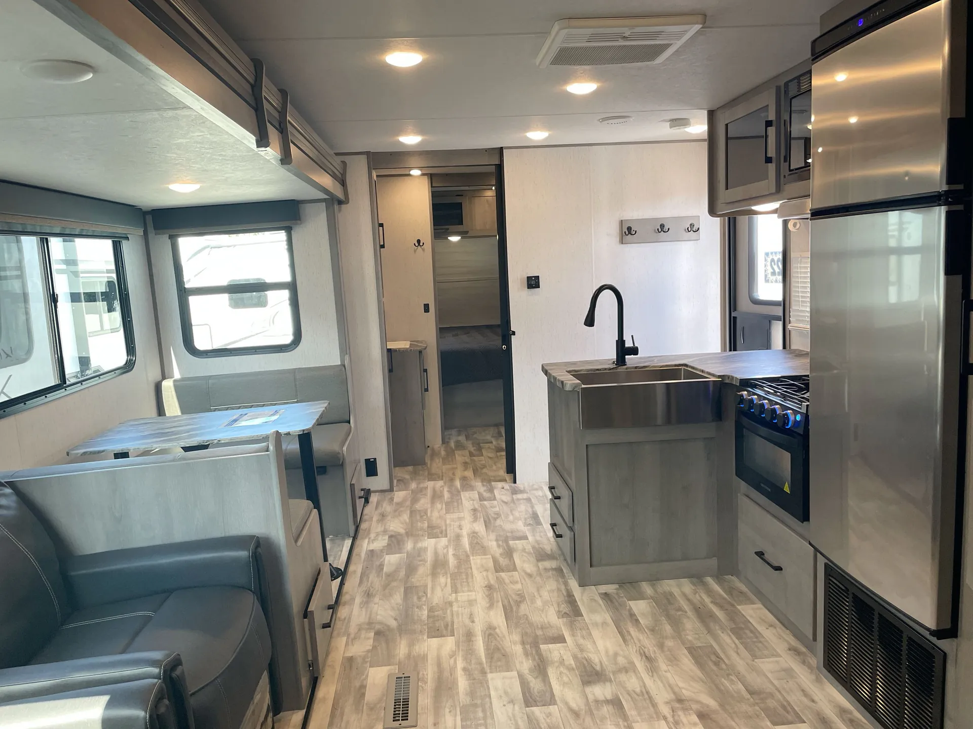 2022 Dutchmen Kodiak Ultra-Lite 296BHSL — living area main