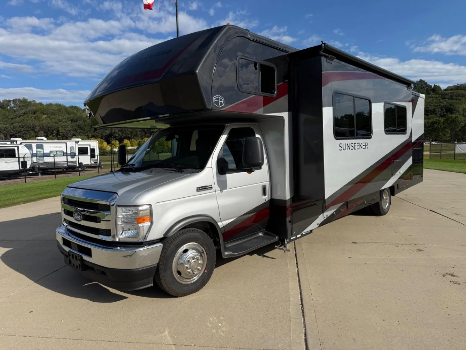 2027 Forest River Sunseeker 3010DS - Photo 4