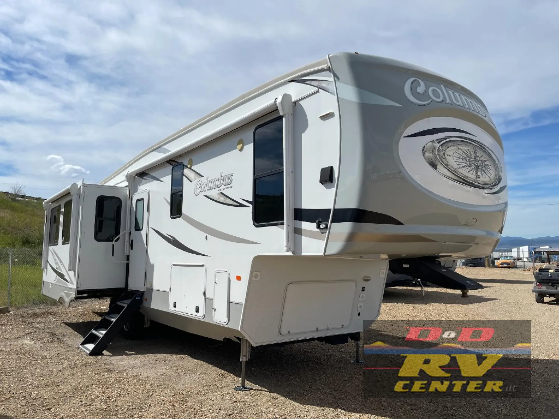 2021 Palomino Columbus 329DVC - Photo 2