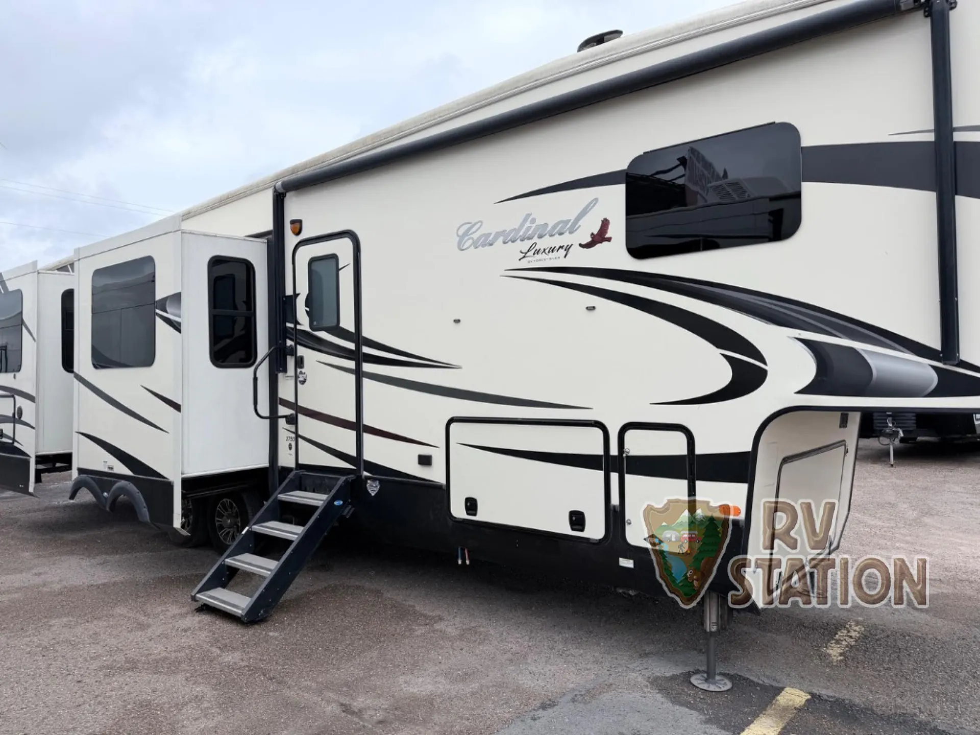 2019 Forest River Cardinal Luxury 3750BKX - Photo 3