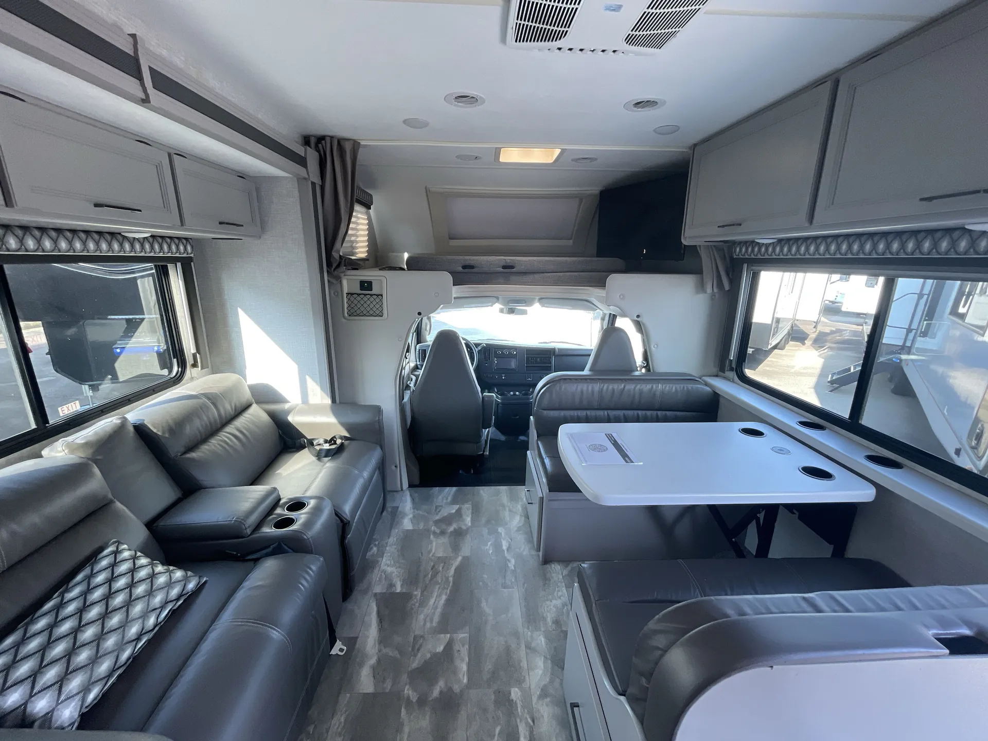 2022 Thor Motor Coach Quantum LC26 — living area main