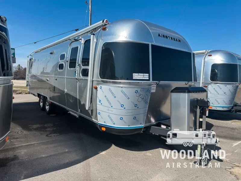 2026 Airstream Classic 30RB - Photo 2