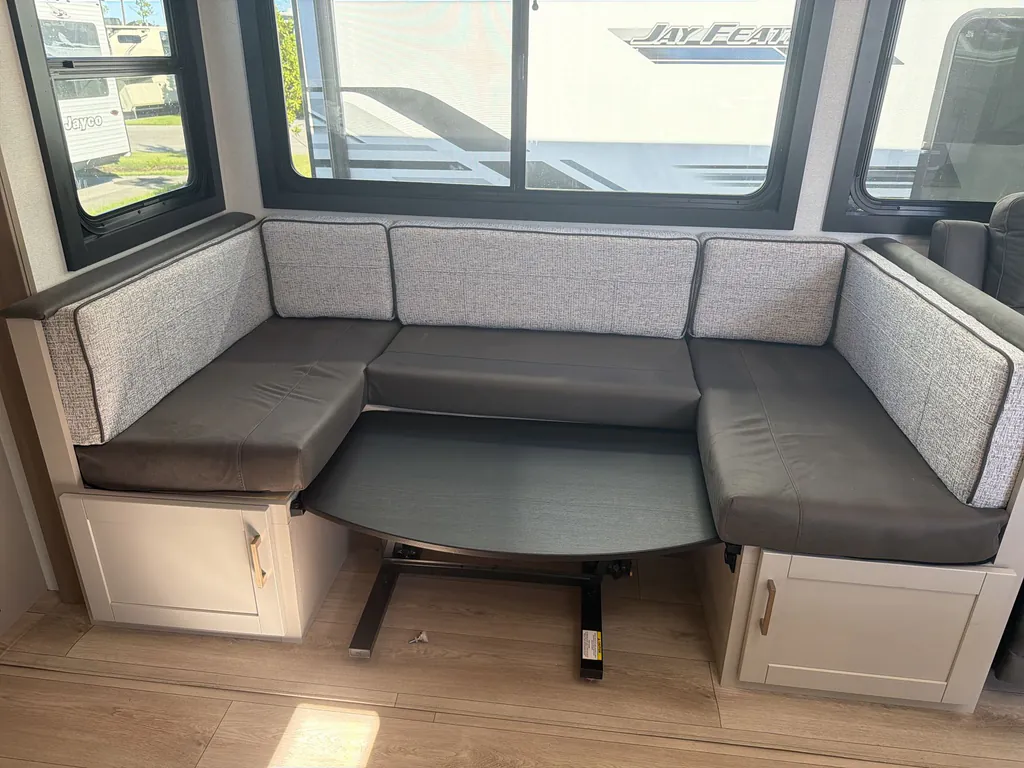 2027 Jayco Jay Feather 29BHB, Photos photo 9