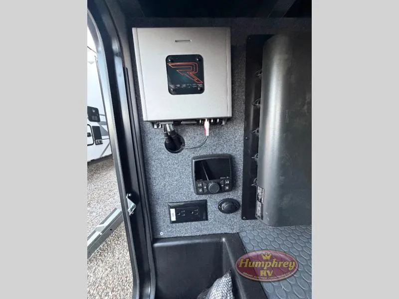 2025 Keystone Raptor 430 - Photo 4