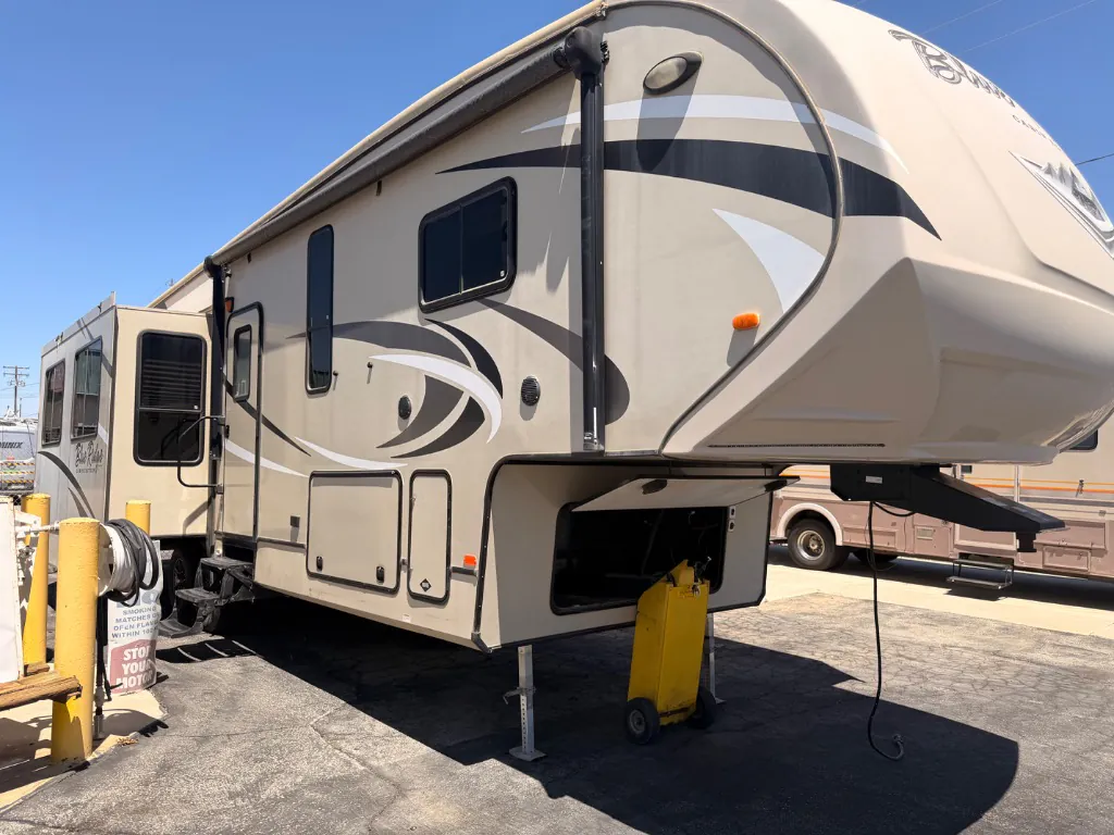2018 Forest River Blue Ridge 304SR - Photo 3