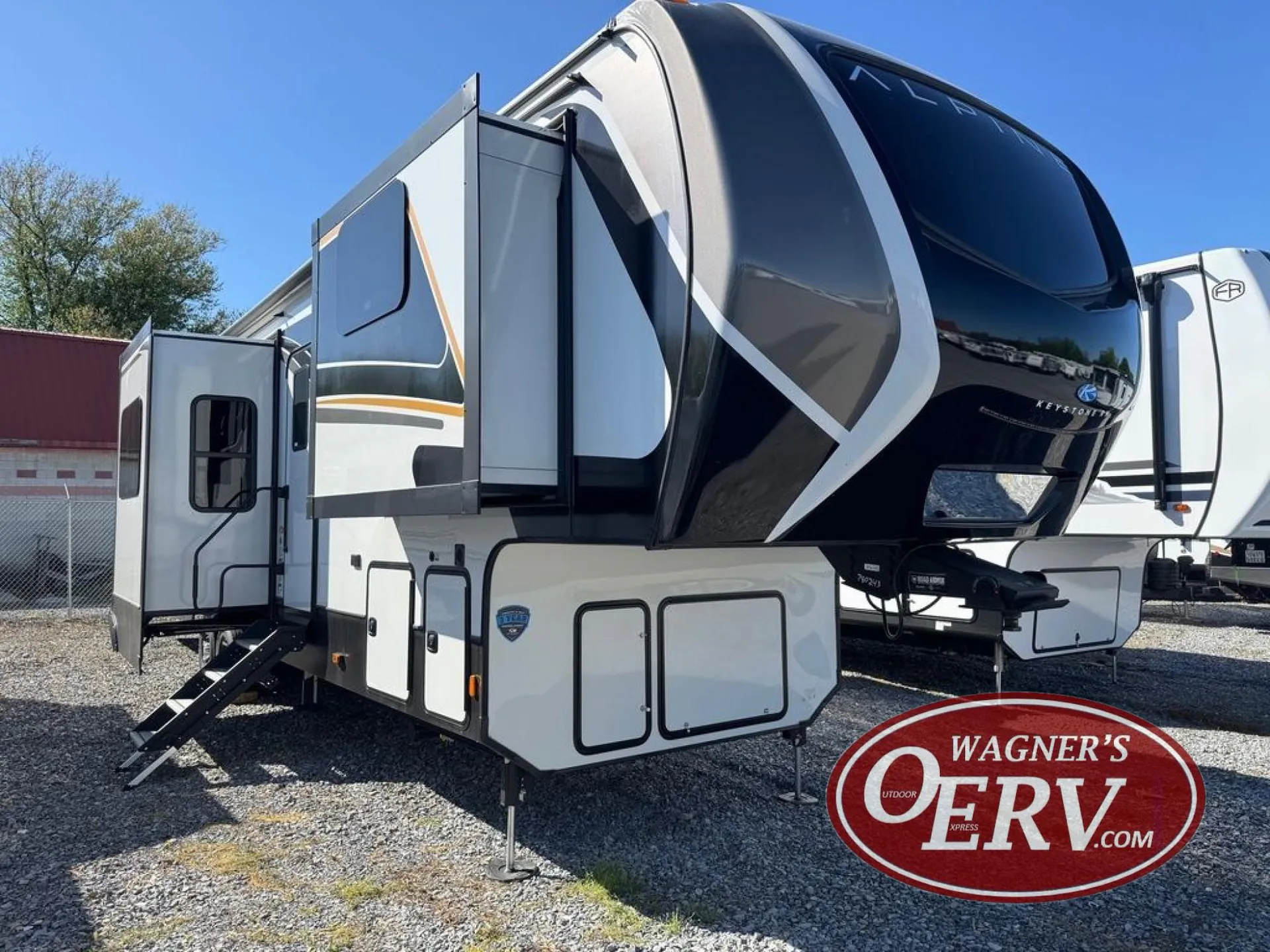 2025 Keystone Alpine 3820FK - Photo 2