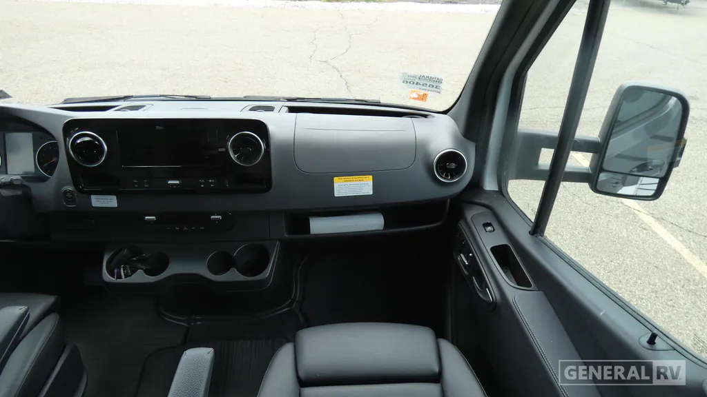 2024 Tiffin Wayfarer 25 RLW, Photos photo 12