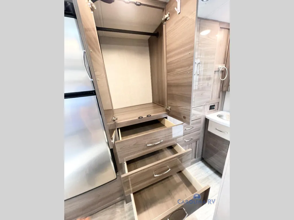 2024 Thor Motor Coach Tiburon 24FB, Photos photo 21