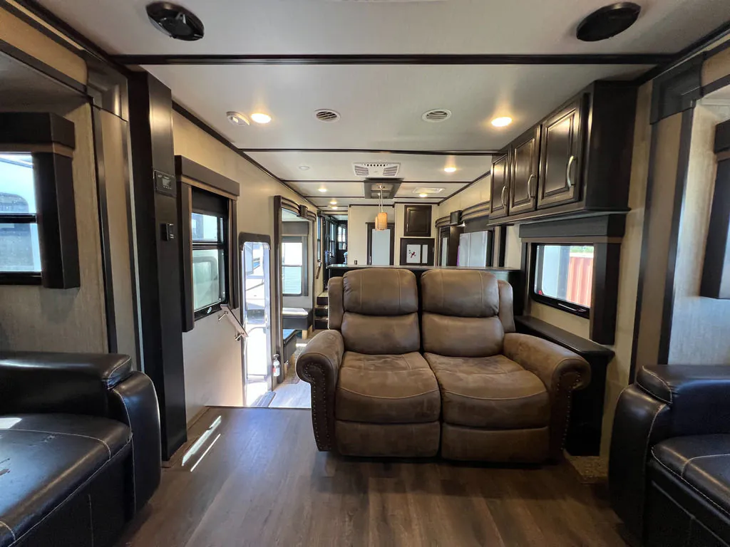 2018 Grand Design Momentum 376TH, Photos photo 17