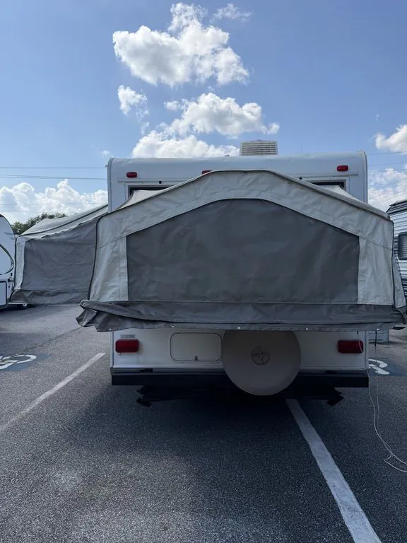 2010 Forest River Rockwood Roo 233S — Photo 6