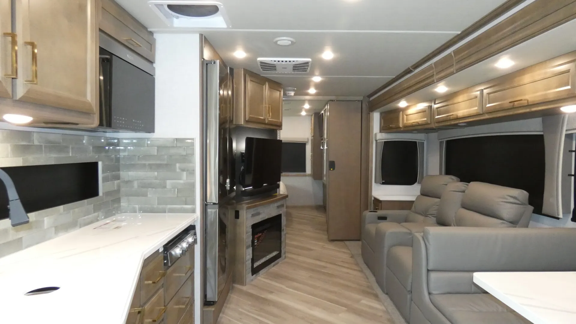 2026 Holiday Rambler Vacationer 33C - Photo 3
