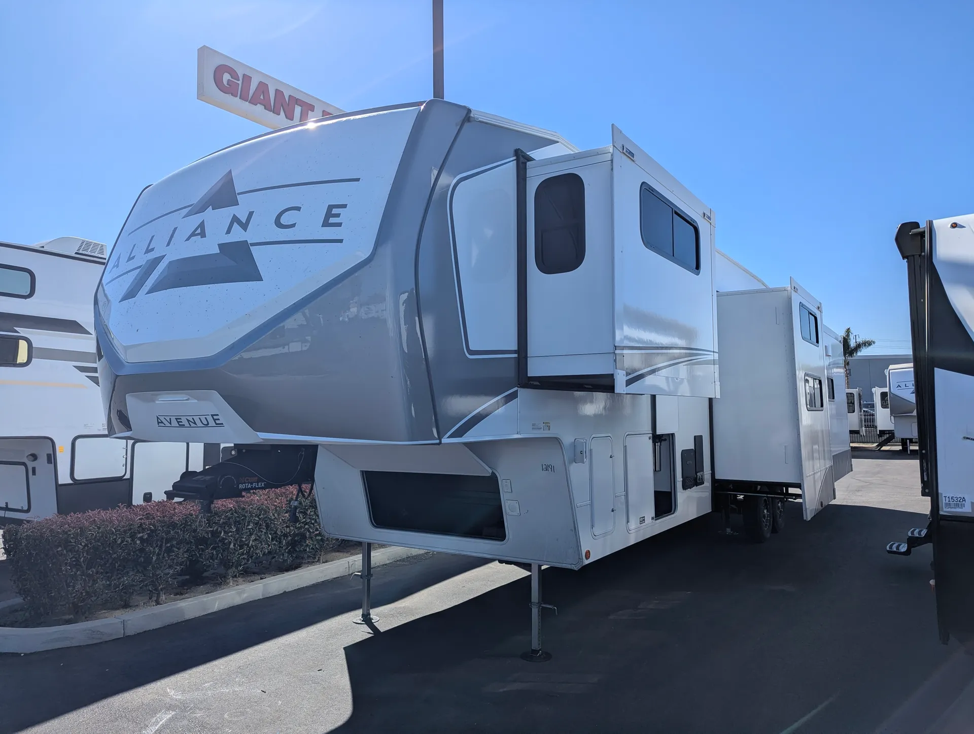 2026 Alliance RV Avenue 39MBR - Photo 3
